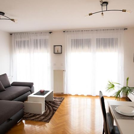 Apartman Martes สลาวอนสกีบรอด ภายนอก รูปภาพ