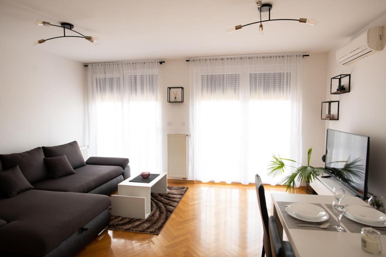 Apartman Martes สลาวอนสกีบรอด ภายนอก รูปภาพ