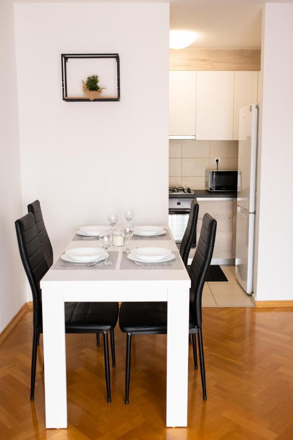 Apartman Martes สลาวอนสกีบรอด ภายนอก รูปภาพ
