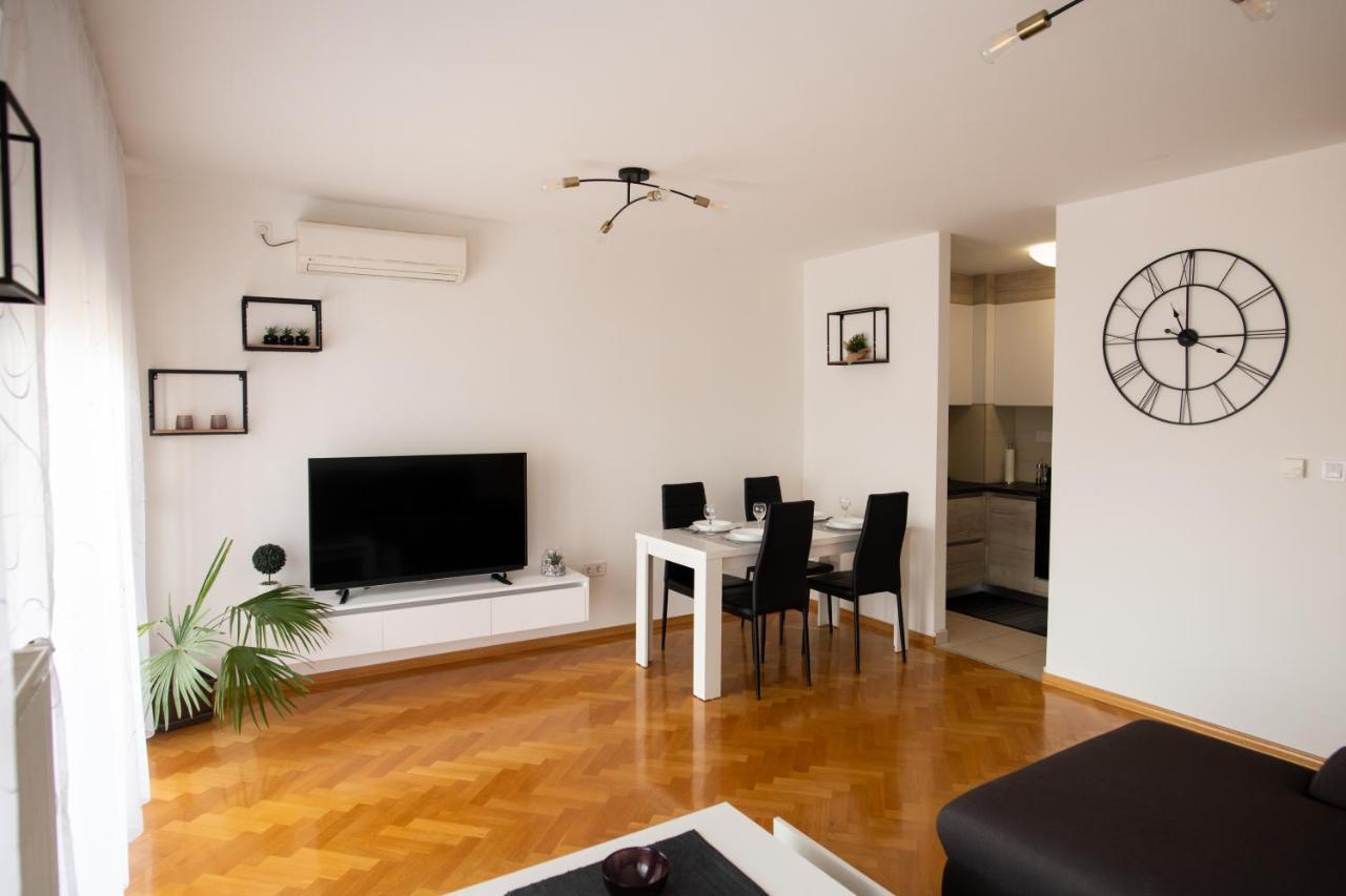 Apartman Martes สลาวอนสกีบรอด ภายนอก รูปภาพ