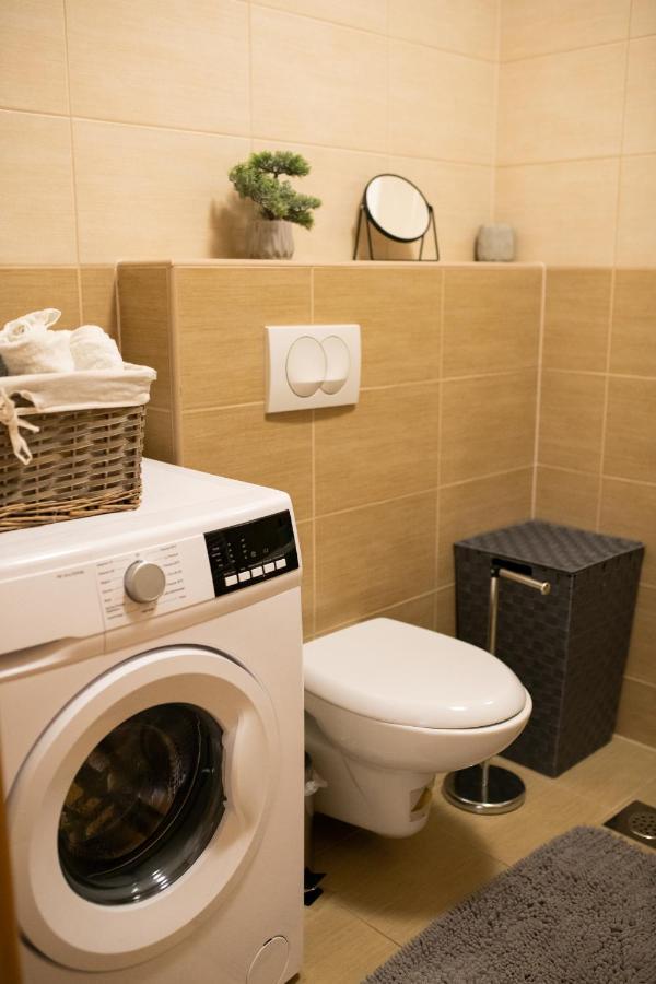 Apartman Martes สลาวอนสกีบรอด ภายนอก รูปภาพ