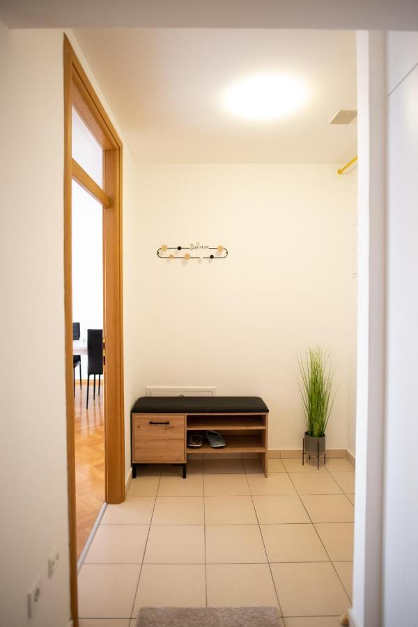 Apartman Martes สลาวอนสกีบรอด ภายนอก รูปภาพ
